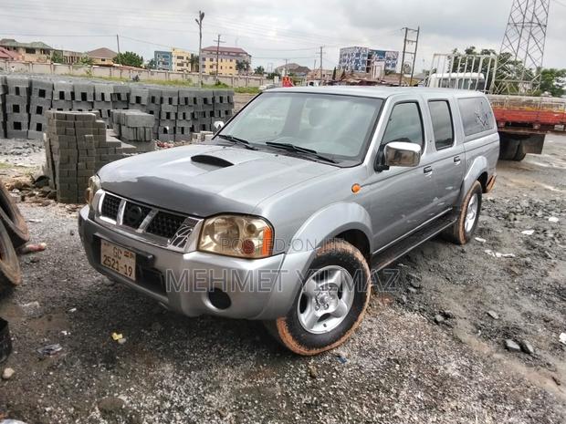 Nissan Navara 2003 Gray