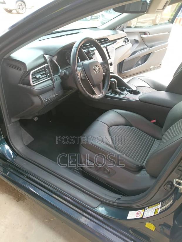 Toyota Camry XLE FWD (2.5L 4cyl 8AM) 2018 Blue