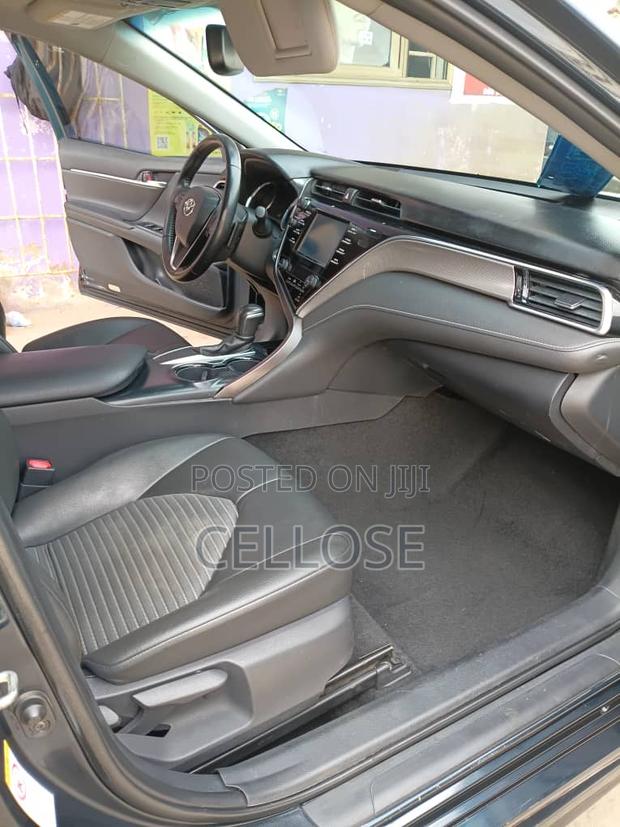 Toyota Camry XLE FWD (2.5L 4cyl 8AM) 2018 Blue