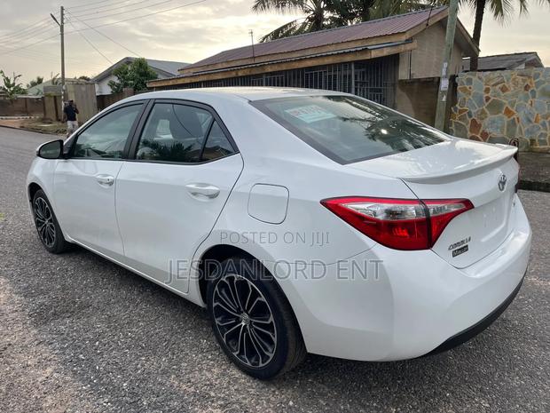 Toyota Corolla S 4dr Sedan (1.8L 4cyl CVT) 2016 White