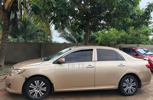 Toyota Corolla 2009 Gold