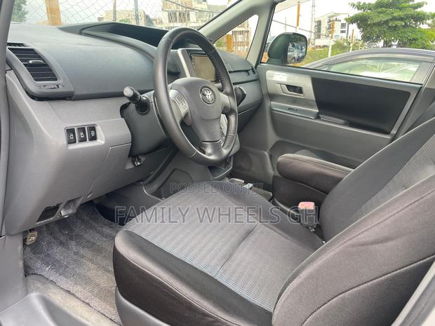 Toyota Voxy 2012 Silver