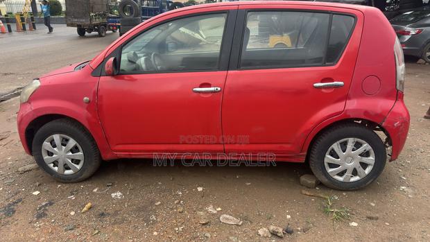 Daihatsu Sirion 2010 Red