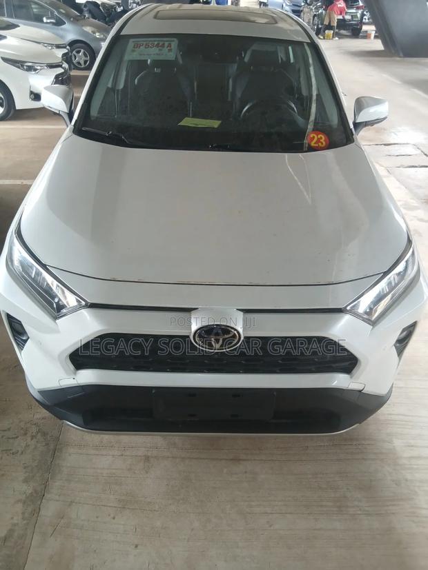 Toyota RAV4 2022 White