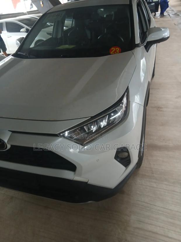 Toyota RAV4 2022 White