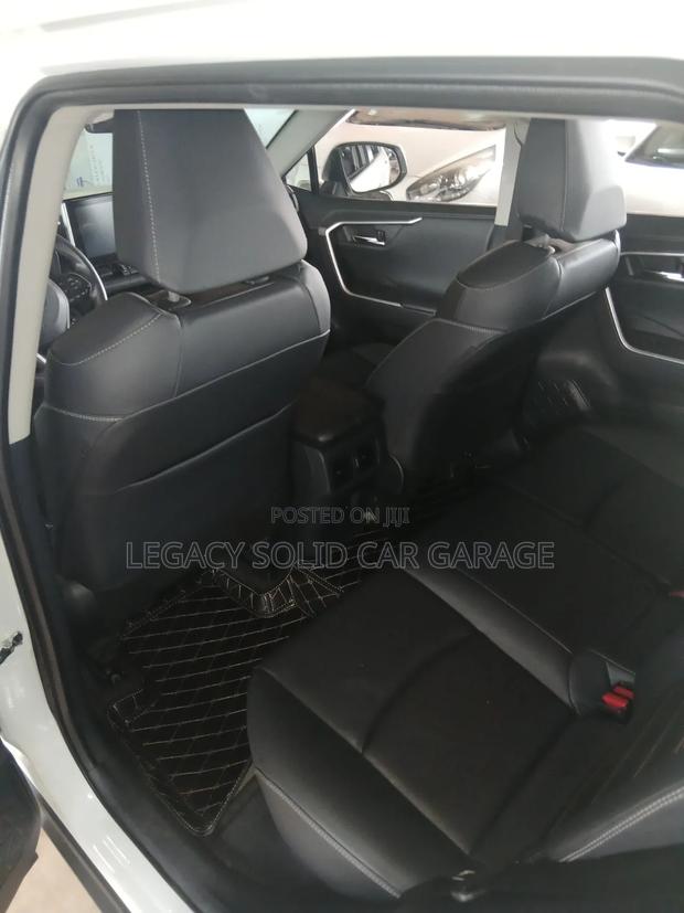 Toyota RAV4 2022 White