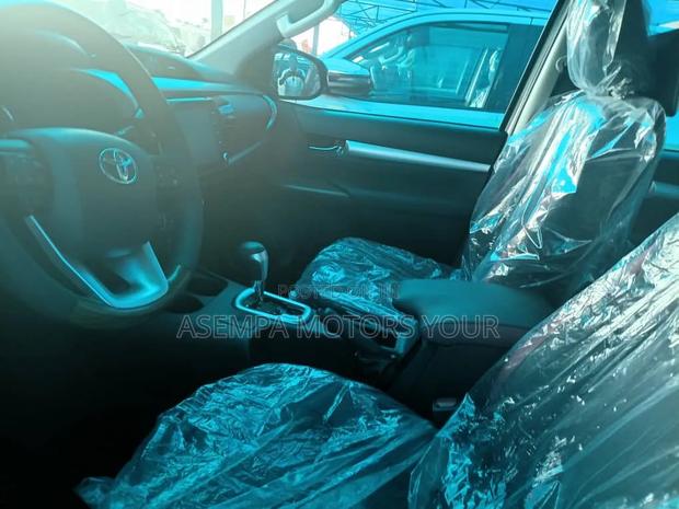 New Toyota Hilux 2025 Silver