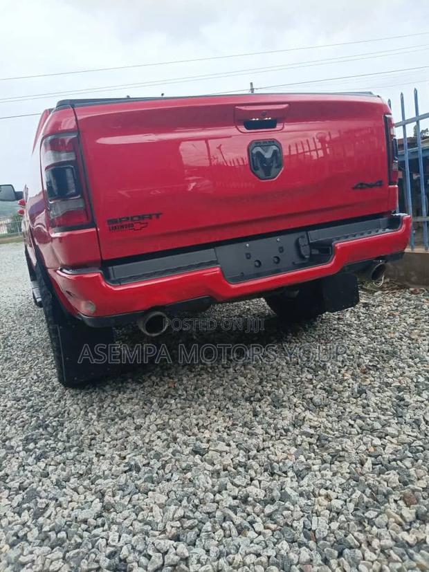 RAM 1500 2022 Red