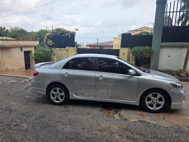 Toyota Corolla 2012 Silver