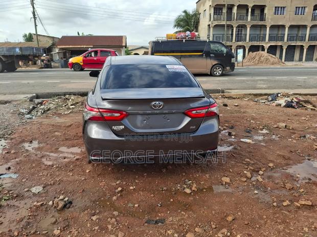 Toyota Camry 2018 Gray