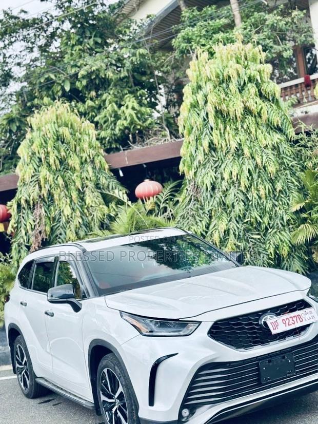 Toyota Highlander XSE 2022 White