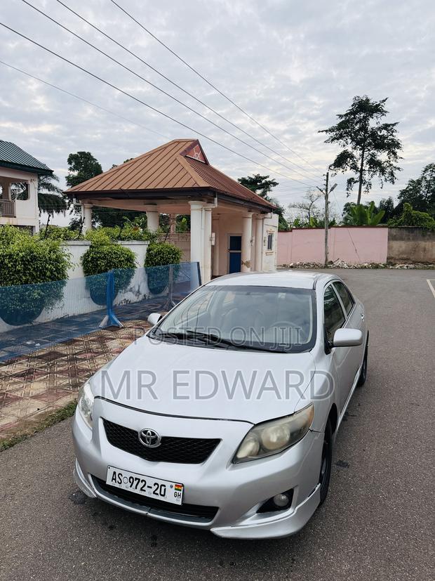Toyota Corolla XLE 4dr Sedan (1.8L 4cyl 4A) 2010 Silver
