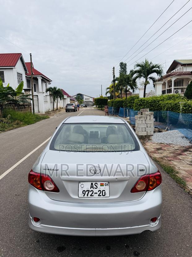 Toyota Corolla XLE 4dr Sedan (1.8L 4cyl 4A) 2010 Silver