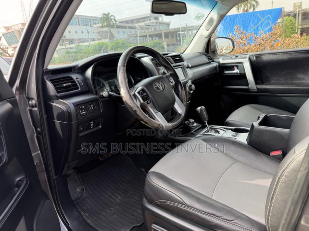 Toyota 4-Runner SR5 4x4 2018 Gray