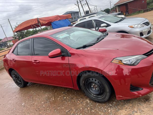 Toyota Corolla LE (1.8L 4cyl 2A) 2018 Red