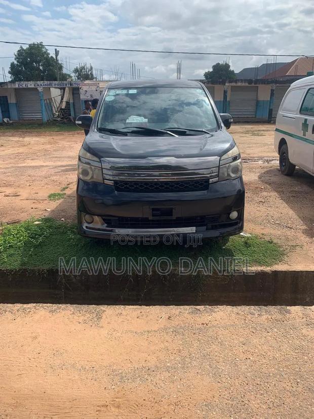 Toyota Voxy V 2WD 7-Seater 2013 Black