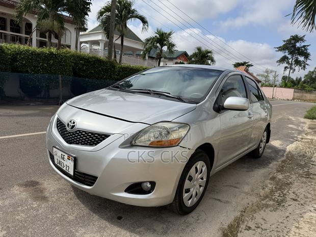 Toyota Yaris 2010 Silver