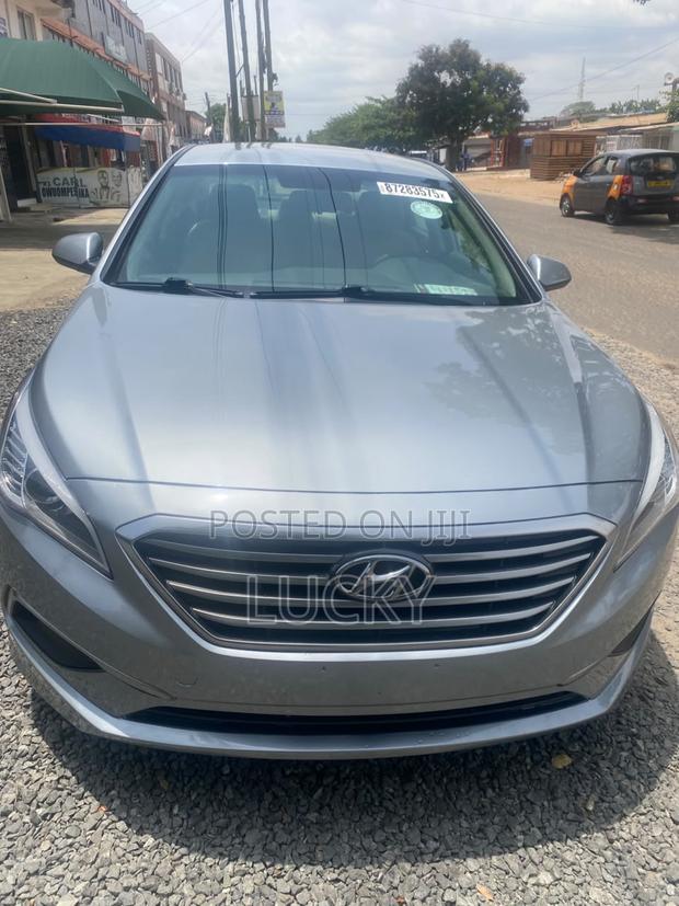 Hyundai Sonata Base Sedan FWD (2.4L 4cyl 6A) 2017 Silver