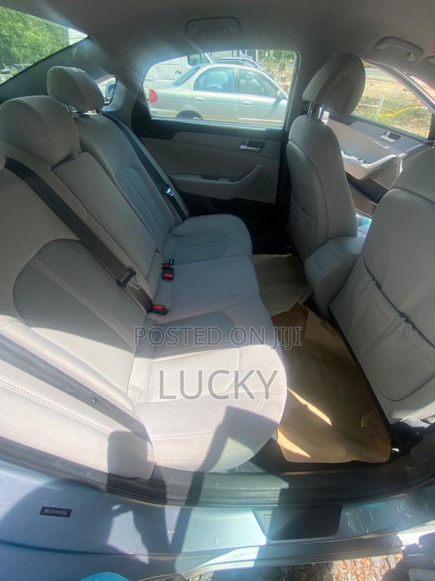 Hyundai Sonata Base Sedan FWD (2.4L 4cyl 6A) 2017 Silver