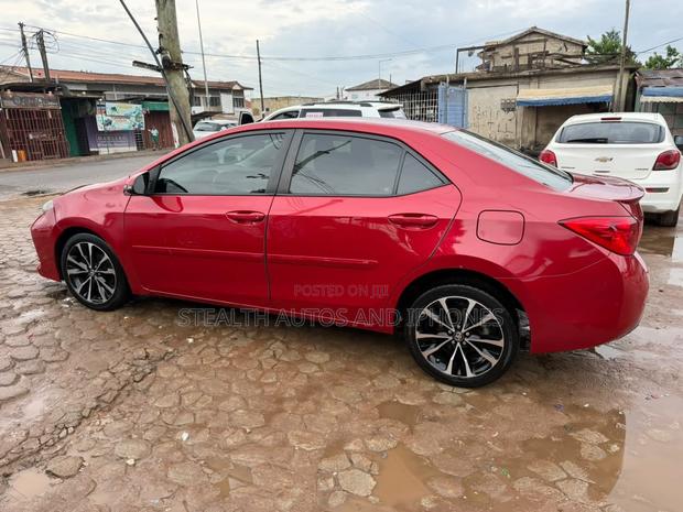 Toyota Corolla SE (1.8L 4cyl 2A) 2018 Red