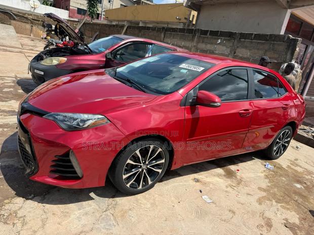 Toyota Corolla SE (1.8L 4cyl 2A) 2018 Red