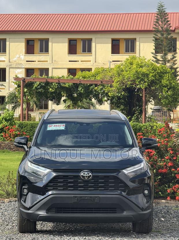 Toyota RAV4 XLE Premium AWD 2024 Black