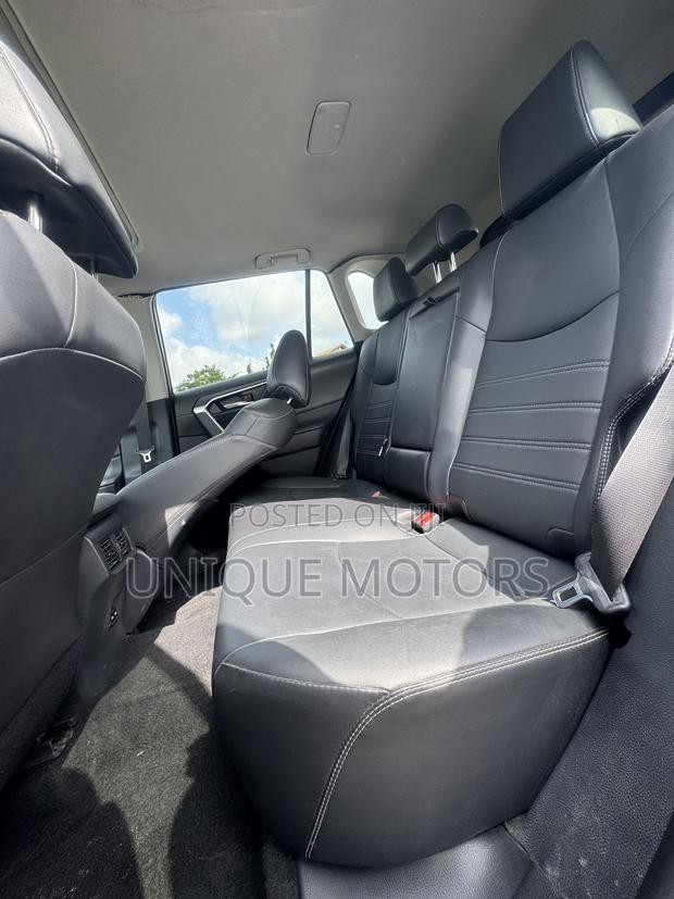 Toyota RAV4 XLE Premium AWD 2024 Black