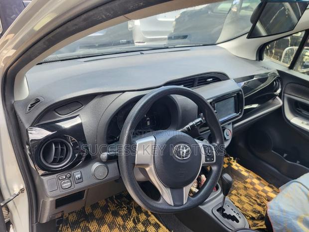 Toyota Vitz 1.3 AWD 5dr 2015 Silver