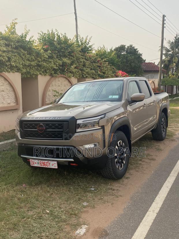 Nissan Frontier PRO-X 2024 Gold