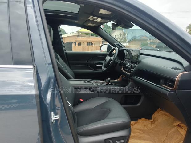 Toyota Grand Highlander Hybrid Limited AWD 2024 Blue