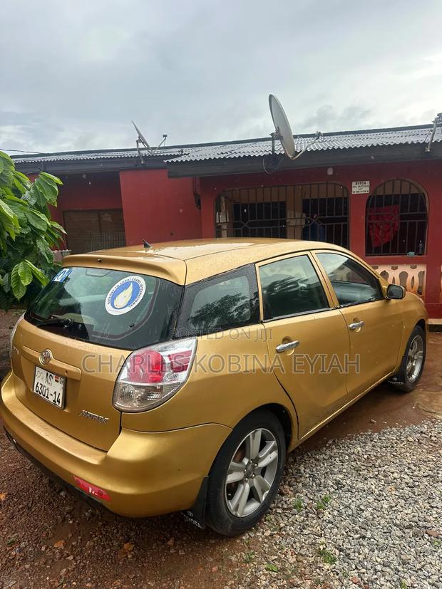 Toyota Matrix 2008 Gold