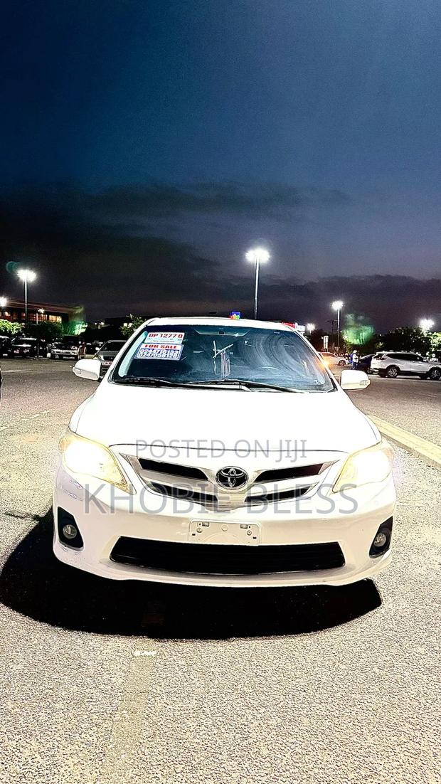 Toyota Corolla LE Special Edition 4dr Sedan (1.8L 4cyl 4A) 2013 White