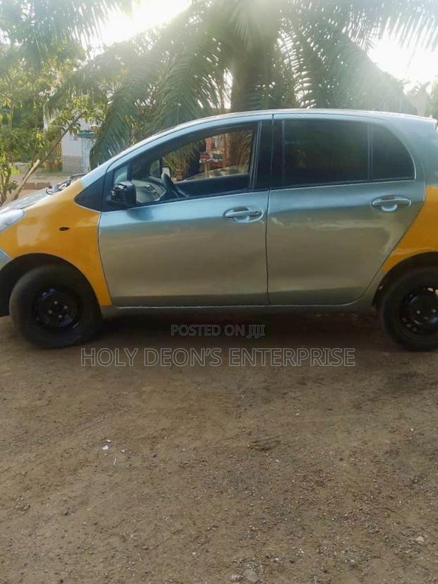 Toyota Vitz 1.5 FWD 5dr 2010 Silver