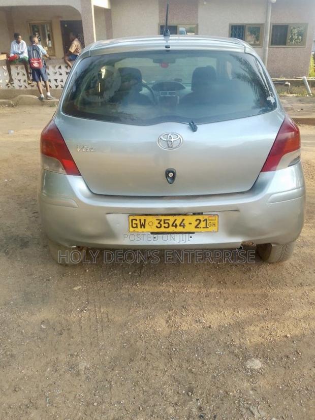 Toyota Vitz 1.5 FWD 5dr 2010 Silver