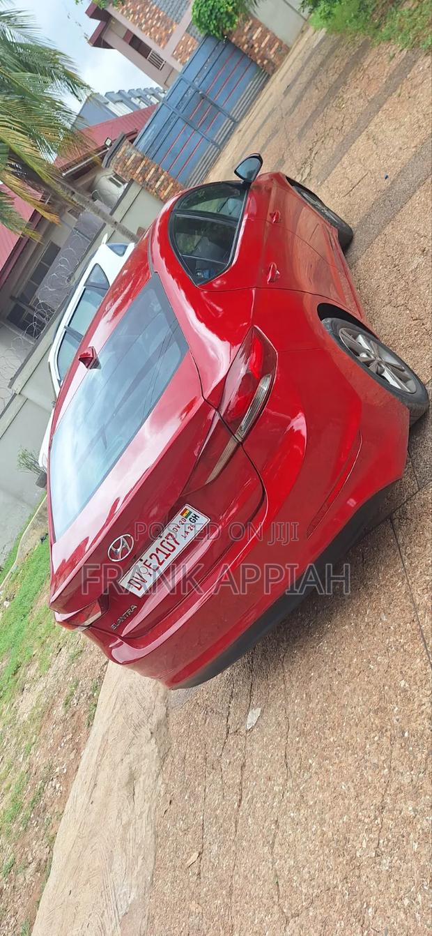 Hyundai Elantra 2018 Red