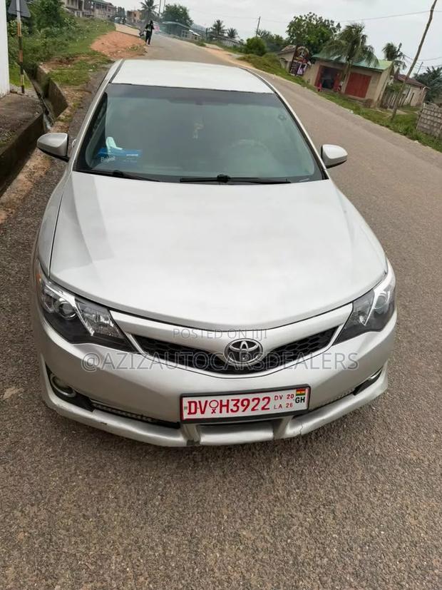 Toyota Camry SE 4dr Sedan (2.5L 4cyl 6A) 2014 Silver