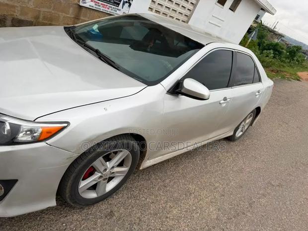 Toyota Camry SE 4dr Sedan (2.5L 4cyl 6A) 2014 Silver