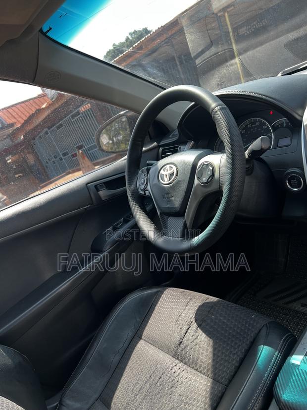 Toyota Camry SE 4dr Sedan (2.5L 4cyl 6A) 2012 White