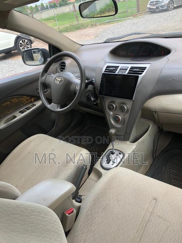 Toyota Yaris 2010 Silver