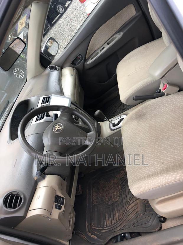 Toyota Yaris 2010 Silver
