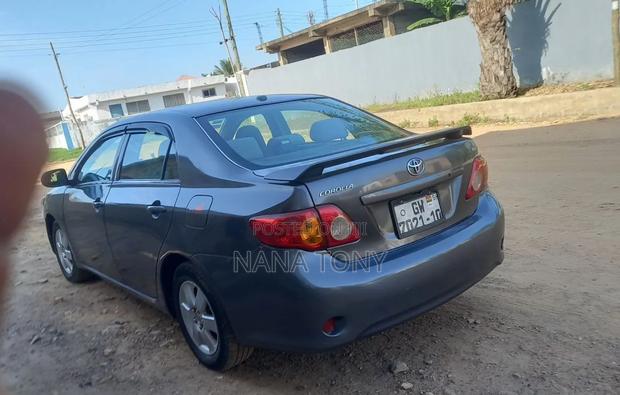 Toyota Corolla LE 4dr Sedan (1.8L 4cyl 4A) 2010 Gray