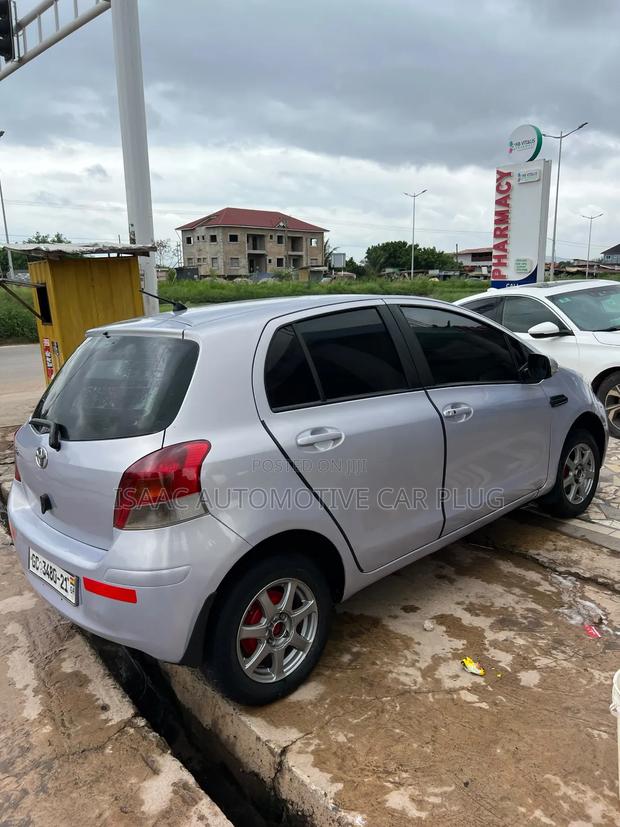 Toyota Vitz 1.3 FWD 5dr 2009 Blue