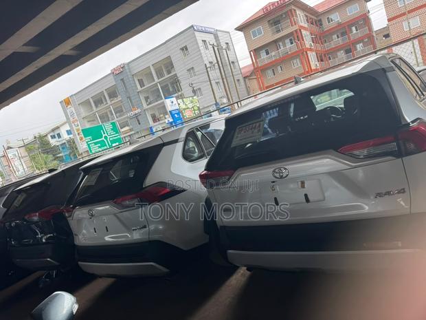 Toyota RAV4 Adventure AWD 2023 White