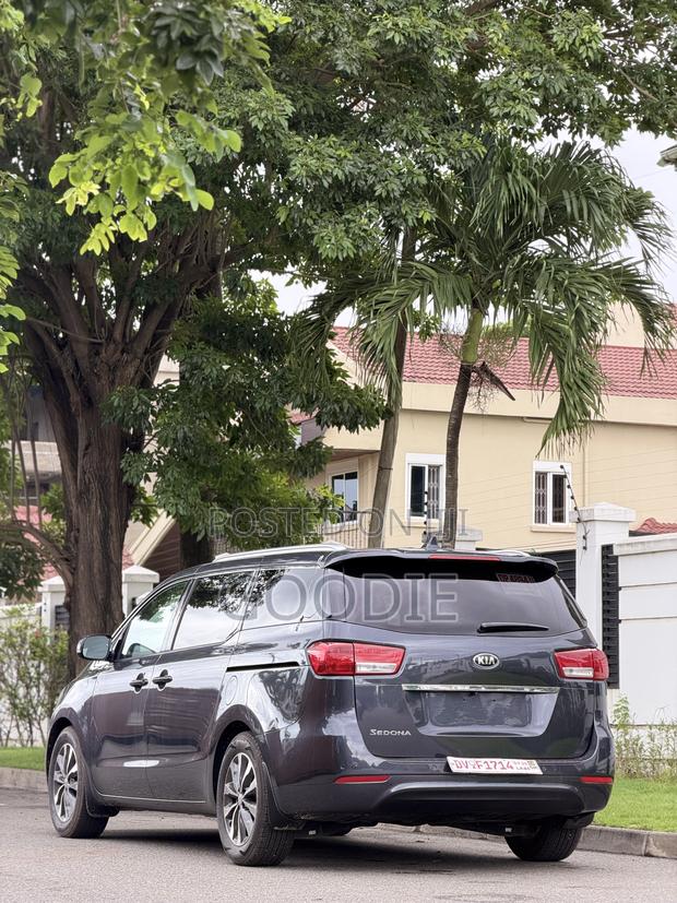 Kia Sedona SX 2016 Gray