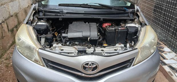 Toyota Yaris L Hatchback 5dr 2012 Silver