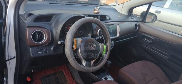 Toyota Yaris L Hatchback 5dr 2012 Silver