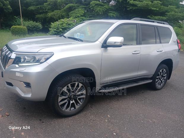 Toyota Land Cruiser Prado 2.8 2022 Silver