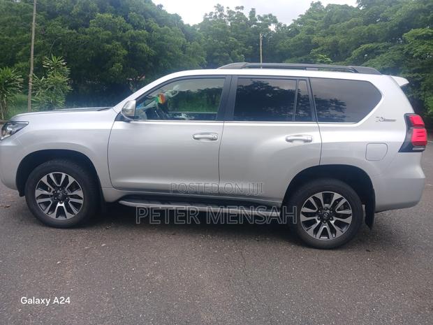 Toyota Land Cruiser Prado 2.8 2022 Silver