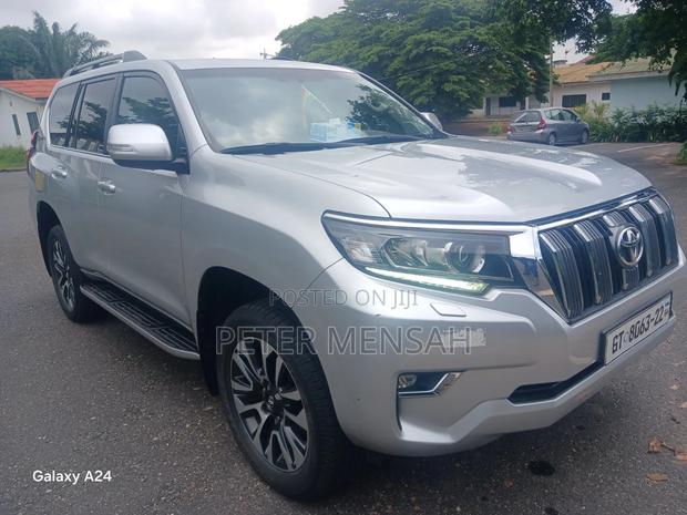 Toyota Land Cruiser Prado 2.8 2022 Silver