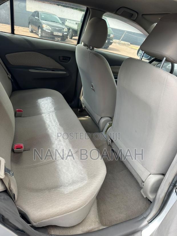 Toyota Belta 2010 Silver